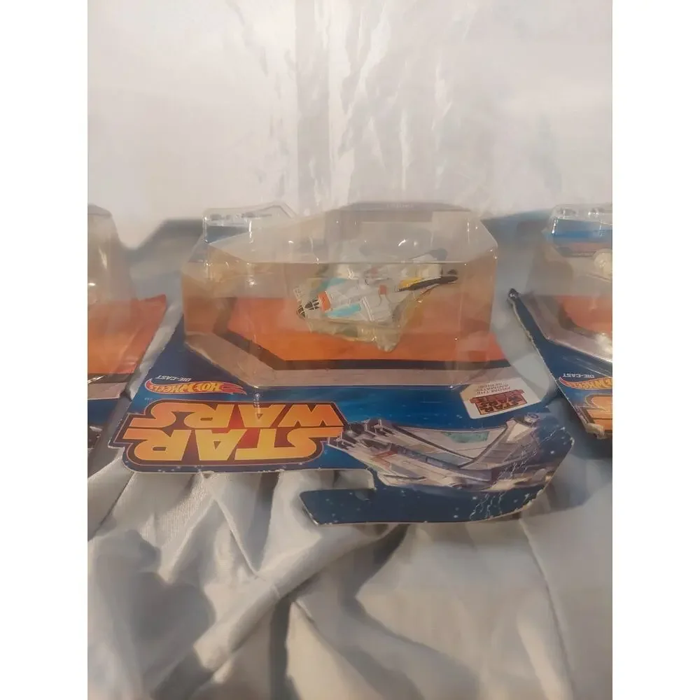Hot Wheels Star Wars Set Of 3 Red 3 X-Wing Fighter, Ghost, Vulture Droid Sealed